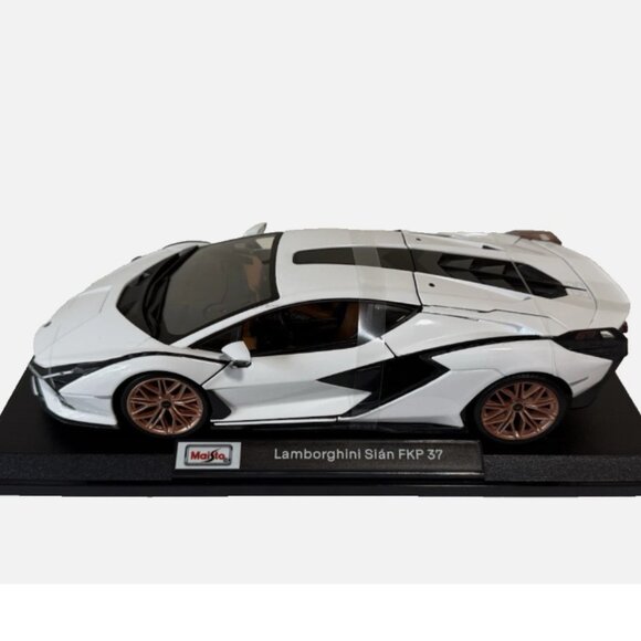 Maisto  Special Edition 1:18 Scale Lamborghini Sian FKP 37 Diecast Car - Picture 8 of 8